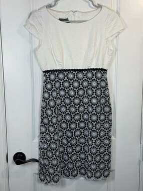 Muse Black & White Floral Eyelet Sheath Dress Size 4
